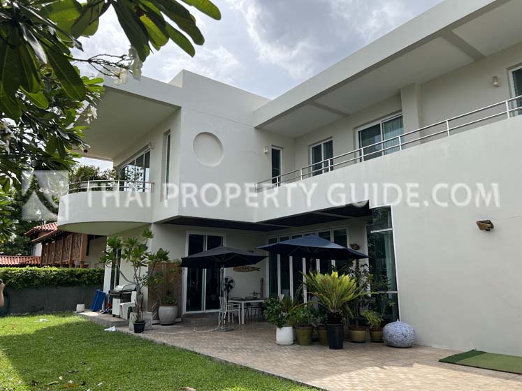 House with Shared Pool for rent in Nichada Thani